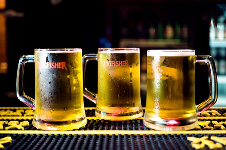Beer glass,Drink,Beer,Alcoholic beverage,Lager,Drinkware,Pint glass,Bia hơi,Mug,Pint