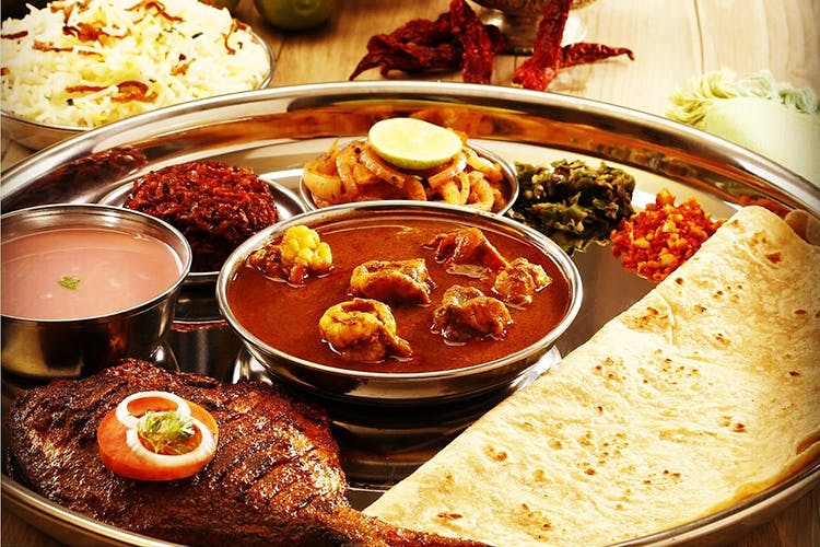 Dish,Food,Cuisine,Ingredient,Meal,Curry,Flatbread,Mole sauce,Produce,Punjabi cuisine