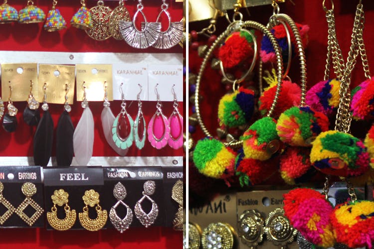 Fashion accessory,Jewellery,Christmas ornament,Christmas decoration,Tradition,Bazaar,Ornament,Market,City