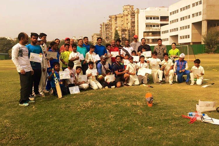 Social group,Team,Community,Youth,Event,Fun,Grass,Competition event,Crowd,Recreation