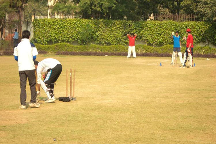 Cricket,Sports,Ball game,Team sport,Games,Bat-and-ball games,Wicket,Cricketer,Sports equipment,Recreation