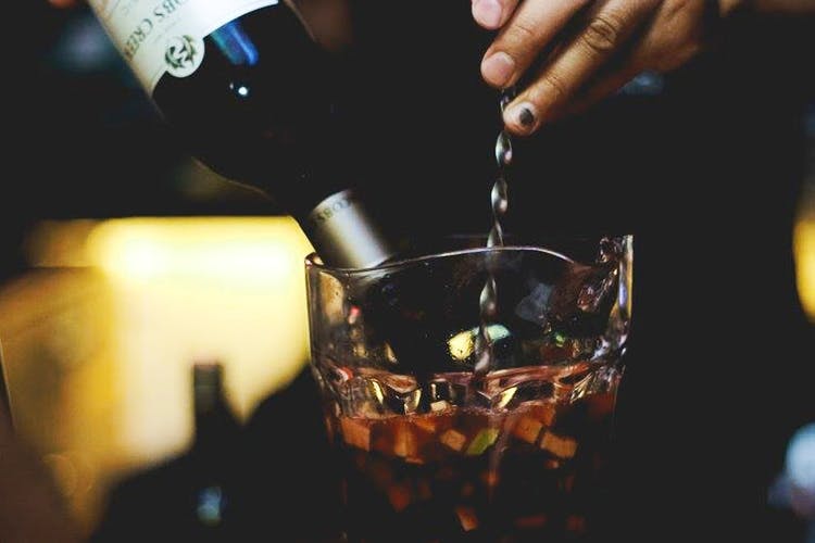 Alcohol,Drink,Liqueur,Distilled beverage,Alcoholic beverage,Hand,Mulled wine,Cocktail,Wine cocktail,Whisky