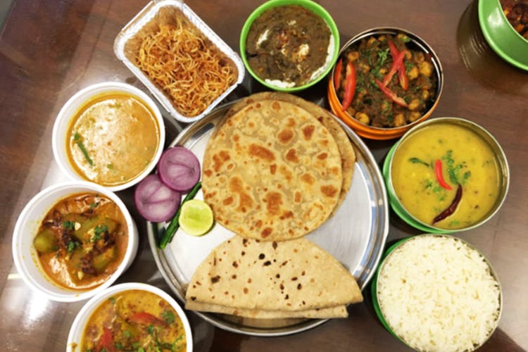 Dish,Food,Cuisine,Ingredient,Punjabi cuisine,Sindhi cuisine,Meal,Maharashtrian cuisine,Produce,Roti