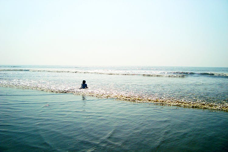 Body of water,Sea,Wave,Water,Ocean,Sky,Beach,Horizon,Wind wave,Coast