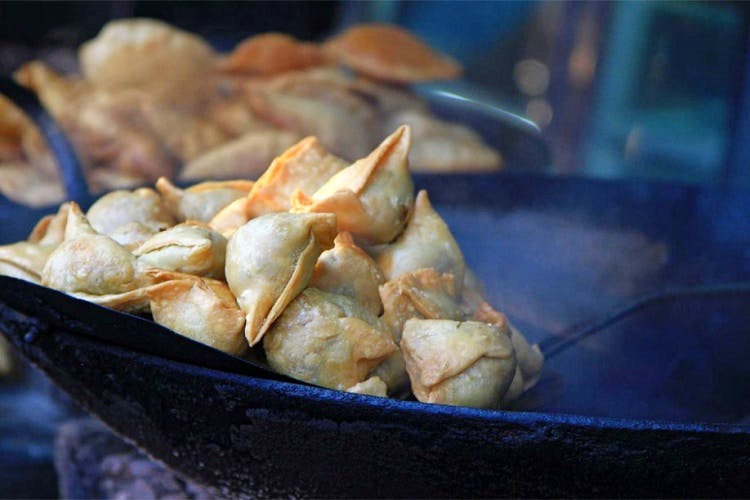 Dish,Food,Cuisine,Wonton,Ingredient,Fried food,Crab rangoon,Samosa,Dumpling,Jiaozi