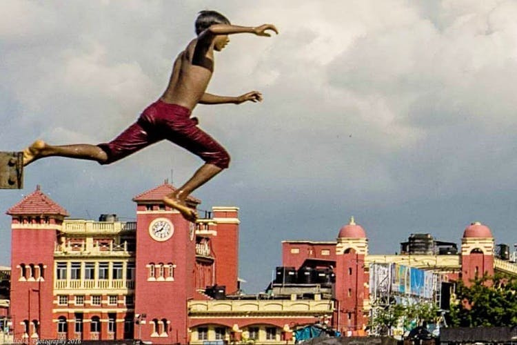 Jumping,Flip (acrobatic),Extreme sport,Street stunts,Statue,Recreation,City,Art,Performance,Freestyle walking
