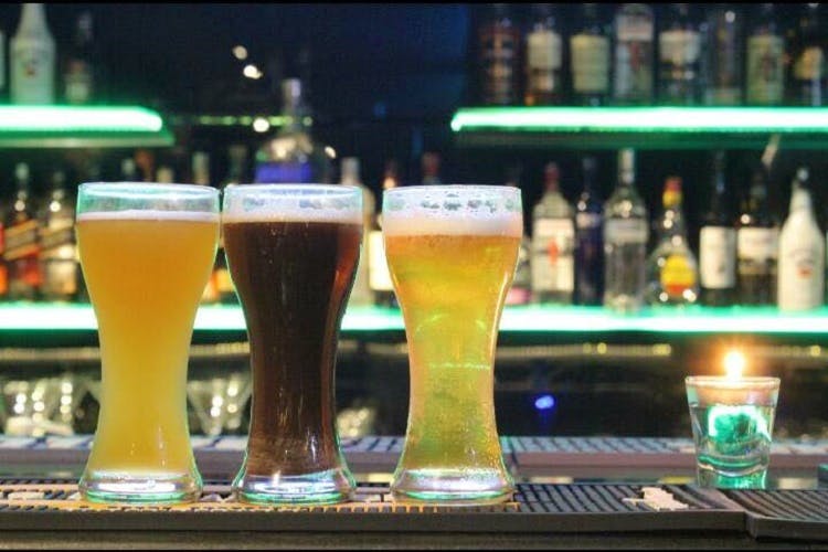 Drink,Beer glass,Beer,Alcoholic beverage,Bar,Lager,Wheat beer,Distilled beverage,Pint,Pint glass