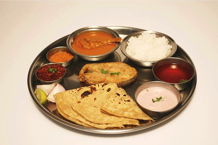 Dish,Food,Cuisine,Ingredient,Naan,Chapati,Roti,Punjabi cuisine,Indian cuisine,Paratha