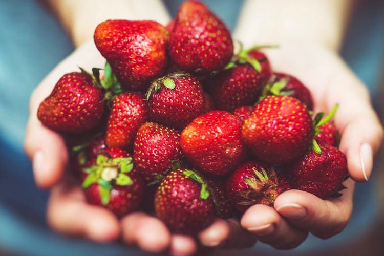 Natural foods,Strawberry,Strawberries,Fruit,Food,Berry,Plant,Frutti di bosco,Accessory fruit,Alpine strawberry