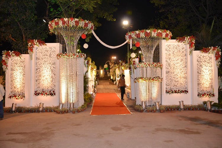 Decoration,Lighting,Function hall,Wedding reception,Aisle,Marriage,Ceremony,Event,Tradition,Floral design