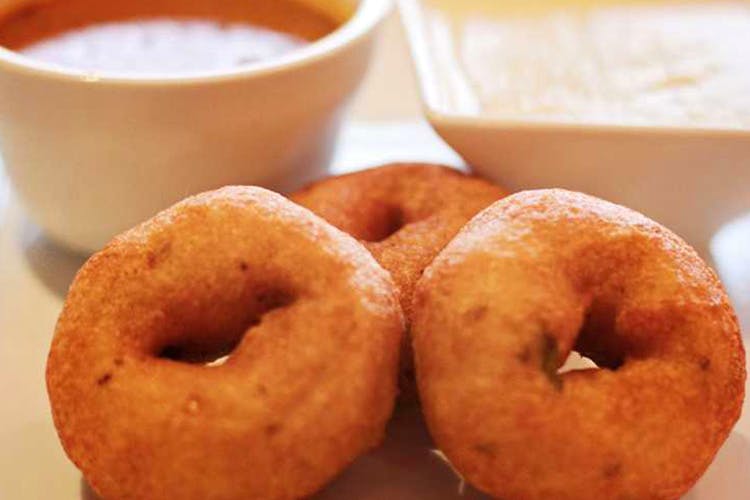 Dish,Food,Cuisine,Doughnut,Fried food,Ingredient,Cider doughnut,Bagel,Vada,Pandebono