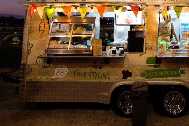 Vehicle,Food truck,Truck,Street food,Car,Yatai,Take-out food,Snack