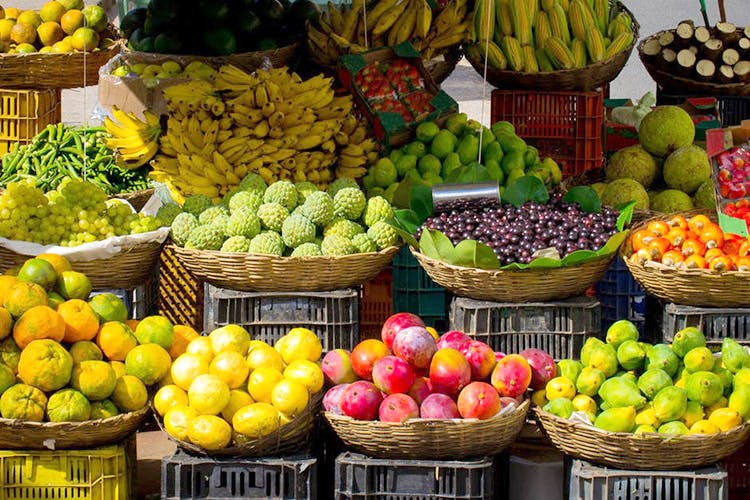 Natural foods,Whole food,Local food,Marketplace,Selling,Fruit,Market,Food,Public space,Grocery store