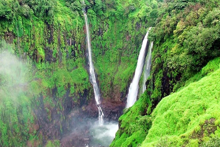 Waterfall,Water resources,Natural landscape,Body of water,Nature,Nature reserve,Vegetation,Water,Watercourse,Natural environment