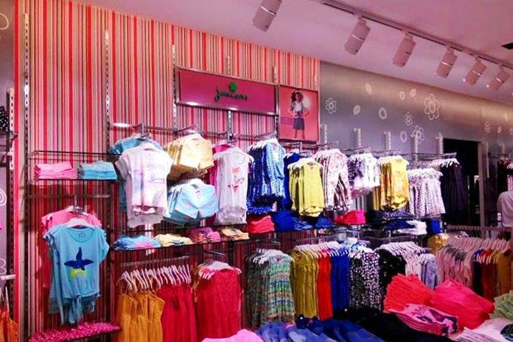 Boutique,Outlet store,Clothing,Retail,Room,Bazaar,Pink,Fashion,Textile,Building