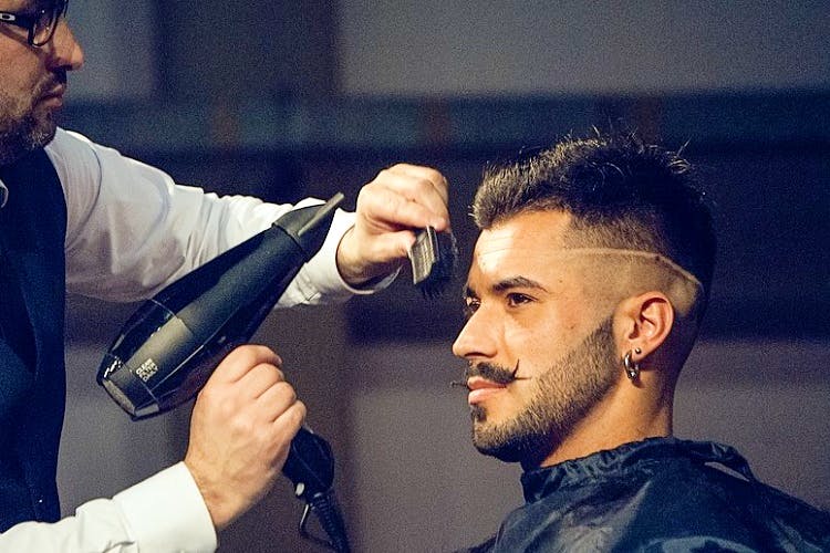 Hair,Facial hair,Hairstyle,Beard,Barber,Hairdresser