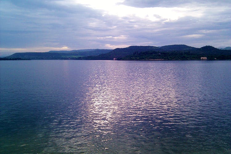 Body of water,Sky,Water resources,Water,Sea,Lake,Highland,Horizon,Blue,Cloud