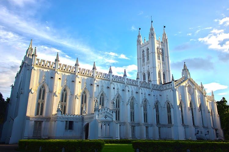 Landmark,Architecture,Building,Medieval architecture,Spire,Cathedral,Gothic architecture,Place of worship,Classical architecture,Sky