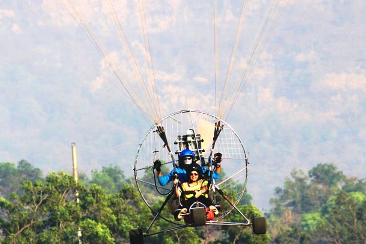Sky,Paragliding,Fun,Air sports,Vehicle,Leisure,Parachute,Powered paragliding,Tourist attraction