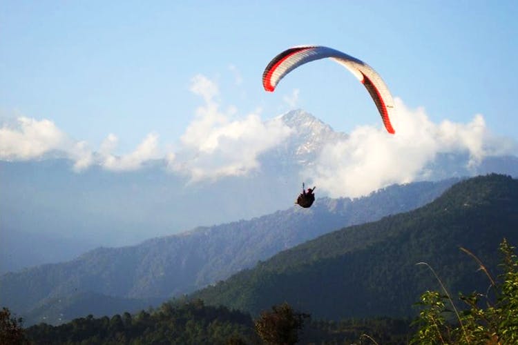 Paragliding,Air sports,Parachute,Parachuting,Nature,Hill station,Sky,Mountain range,Windsports,Extreme sport