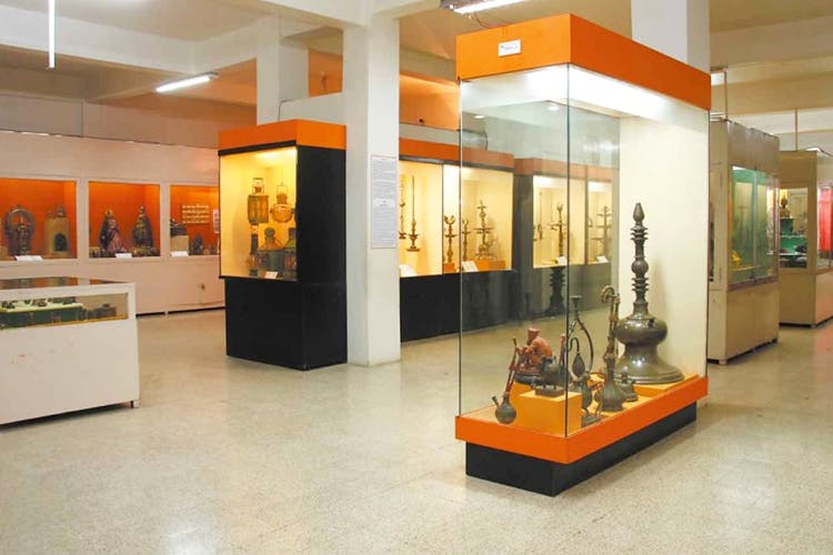 Building,Interior design,Museum,Tourist attraction,Lobby,Architecture,Art gallery,Display case,Ceiling,Flooring