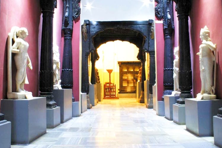 Building,Architecture,Arch,Column,Tourist attraction,Temple,Interior design,Ancient history,Museum,Temple