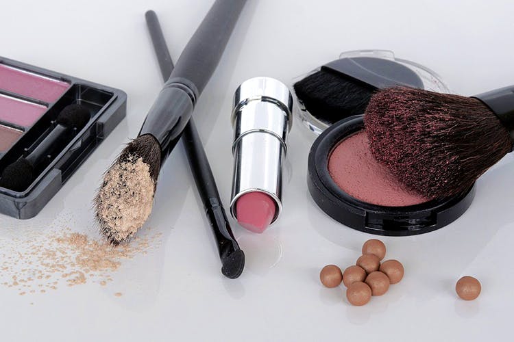 Eye shadow,Pink,Cosmetics,Product,Beauty,Brown,Eye,Face powder,Material property,Brush