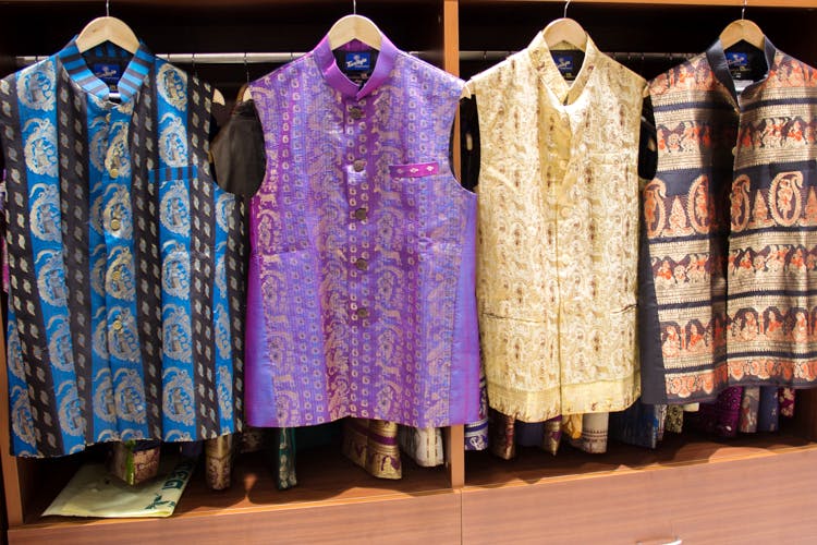 Clothing,Boutique,Formal wear,Fashion,Textile,Dress,Vestment,Outerwear,Room,Cope