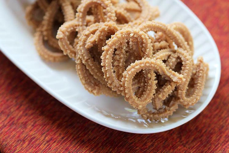 Dish,Food,Cuisine,Fried food,Churro,Ingredient,Snack,Produce,Murukku,Onion ring