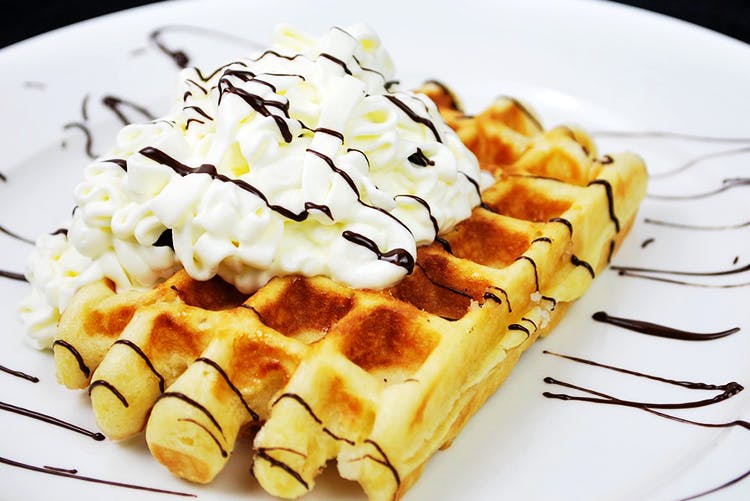 Dish,Food,Cuisine,Ingredient,Belgian waffle,Whipped cream,Sour cream,Waffle,Cream,Dessert