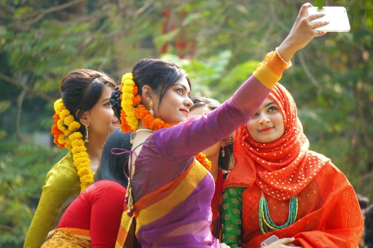 People,Sari,Yellow,Fun,Smile,Tradition,Event,Happy,Abdomen,Temple