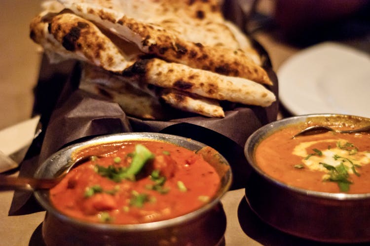 Dish,Food,Naan,Cuisine,Ingredient,Curry,Punjabi cuisine,Raita,Chapati,Flatbread