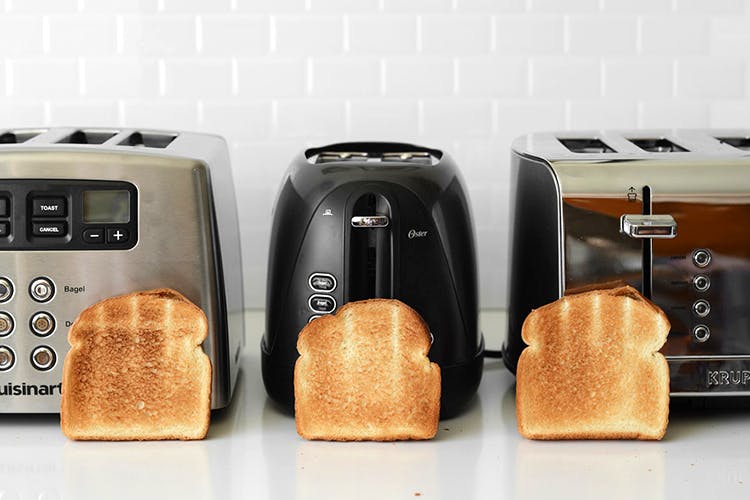 Toaster,Small appliance,Home appliance,Bread,Toast,Sandwich toaster,Bread machine,Kitchen appliance,Baked goods,Cuisine