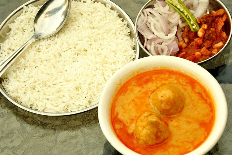 Dish,Food,Cuisine,Ingredient,Curry,Steamed rice,Produce,Red curry,White rice,Indian cuisine