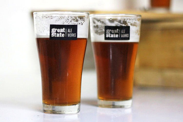 Drink,Pint glass,Beer glass,Beer,Alcoholic beverage,Pint,Lager,Drinkware,Ale,Beer cocktail