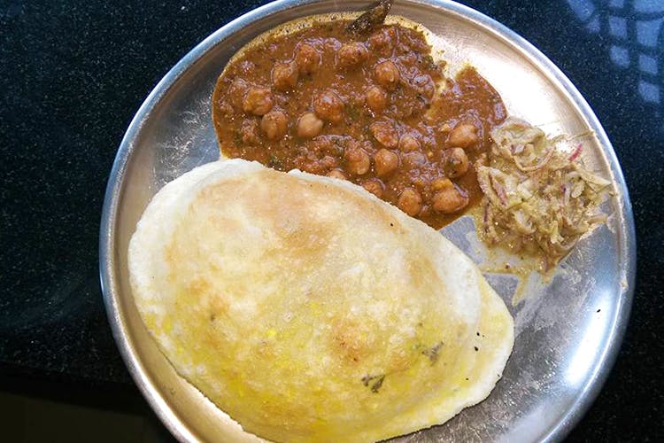 Dish,Food,Cuisine,Ingredient,Chole bhature,Produce,Roti,Indian cuisine,Fried food,Curry