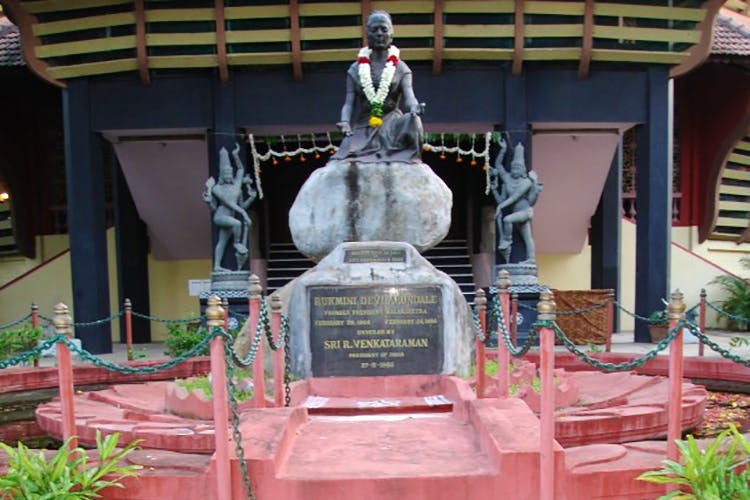 Shrine,Temple,Temple,Statue,Place of worship,Sculpture,Monument,Wat