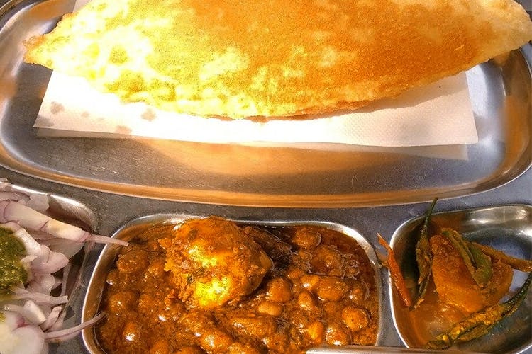 Dish,Food,Cuisine,Ingredient,Curry,Meal,Chole bhature,Lunch,Indian cuisine,Punjabi cuisine
