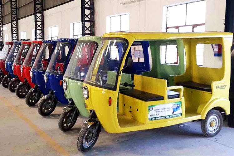 Land vehicle,Vehicle,Motor vehicle,Mode of transport,Rickshaw,Transport,Car,Wheel,Automotive wheel system,Electric vehicle