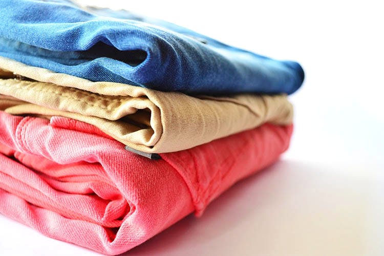 Textile,Linens,Bed sheet,Bedding,Blanket,Linen,Polar fleece,Duvet,Pattern,Trousers