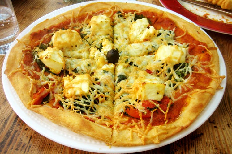 Dish,Food,Cuisine,Pizza cheese,Pizza,California-style pizza,Ingredient,Flatbread,Junk food,Italian food