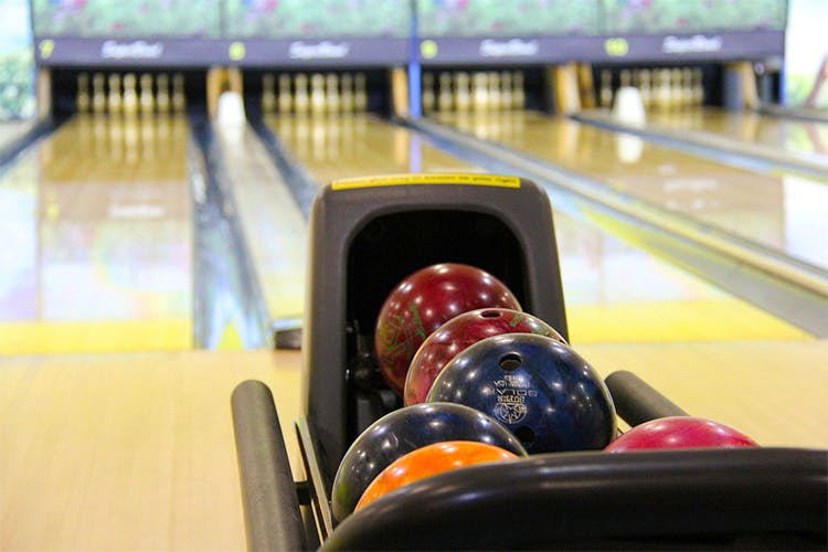 Bowling,Ten-pin bowling,Bowling equipment,Bowling pin,Bowling ball,Ball,Duckpin bowling,Ball game,Individual sports,Skittles (sport)