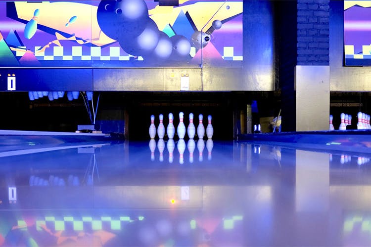 Bowling,Ten-pin bowling,Ball,Bowling equipment,Duckpin bowling,Bowling pin,Leisure centre,Ball game,Leisure,Individual sports