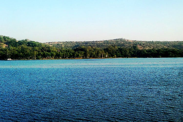 Body of water,Water resources,Water,Sky,Lake,Blue,Sea,Reservoir,Horizon,Natural landscape