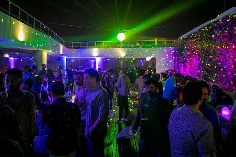 Disco,Nightclub,Light,Lighting,Crowd,Event,Purple,Music venue,Party,Magenta