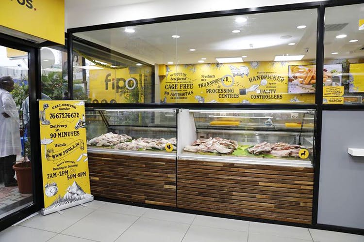 Bakery,Display case,Building,Fast food restaurant,Food court,Retail,Take-out food,Fast food,Food,Interior design