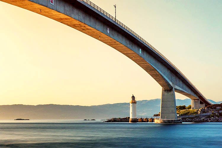 Bridge,Fixed link,Sky,Landmark,Skyway,Arch bridge,Architecture,Sea,Beam bridge,Tied-arch bridge