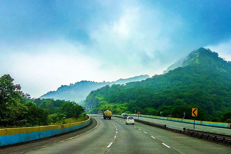 Road,Natural landscape,Sky,Nature,Highway,Green,Mountainous landforms,Mountain,Cloud,Highland