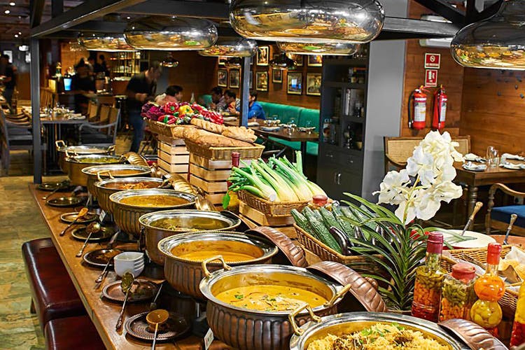 Meal,Food,Buffet,Cuisine,Dish,Brunch,Delicacy,Food court,Market,Thai food