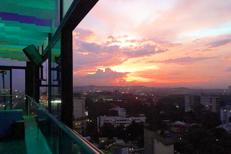 Sky,Afterglow,Metropolitan area,Cloud,Evening,Dusk,Urban area,Morning,Sunset,City